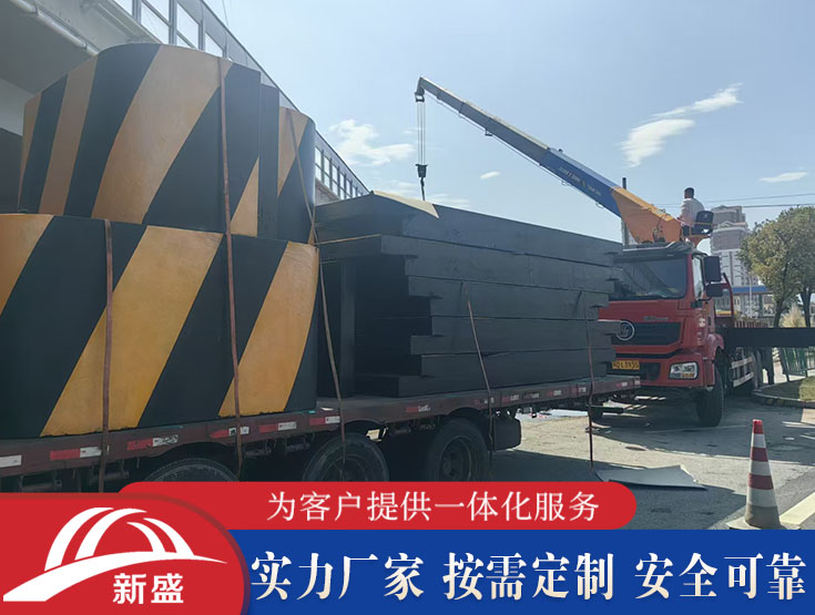 橋墩附著式柔性防車(chē)撞裝置公路橋梁防撞設(shè)施 鋼覆復(fù)合材料橋墩防撞